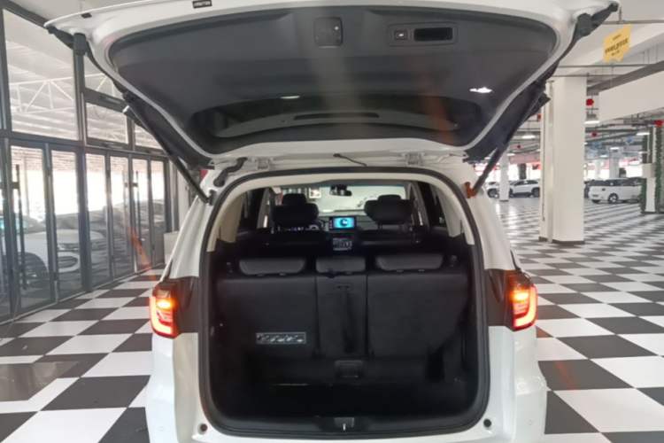 Used Honda Elysion 2022 2.0L eHEV Luxury Edition Trunk