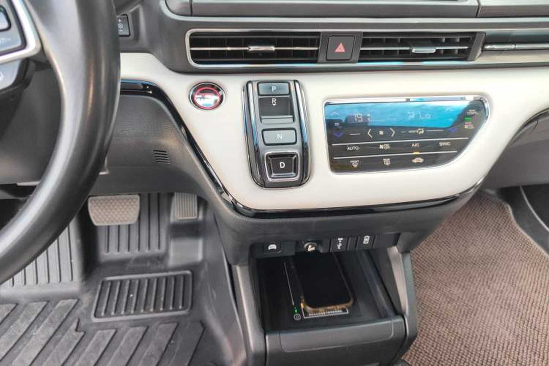 Used Honda Elysion 2022 2.0L eHEV Luxury Edition Gear Lever