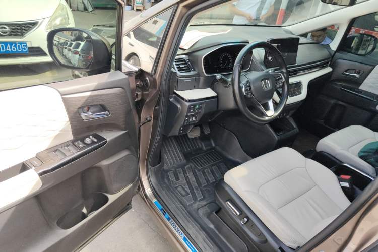 Used Honda Elysion 2022 2.0L eHEV Luxury Edition Interior 3