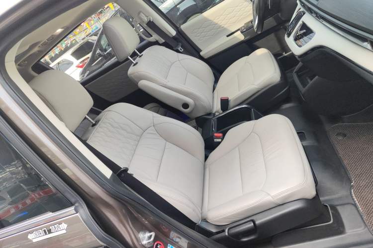Used Honda Elysion 2022 2.0L eHEV Luxury Edition Right Front Seat