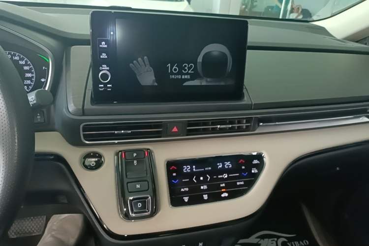 Used Honda Elysion 2024 2.0L eHEV Luxury Edition Audio And AC Panel