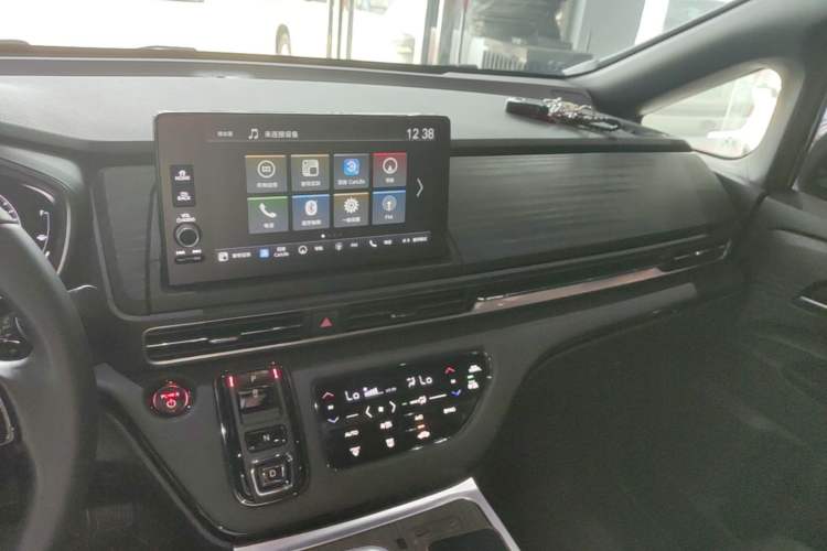 Used Honda Elysion 2024 2.0L eHEV Luxury Edition Audio And AC Panel