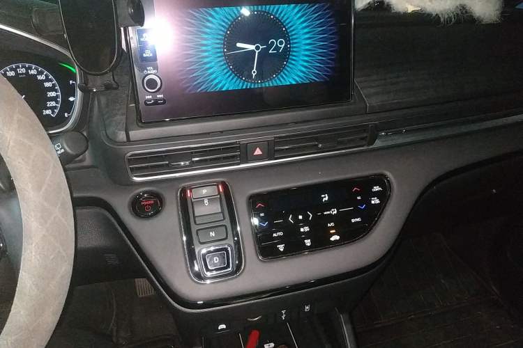 Used Honda Elysion 2024 2.0L eHEV Luxury Edition Audio And AC Panel