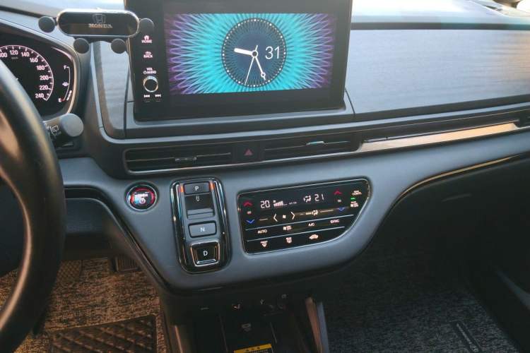 Used Honda Elysion 2024 2.0L eHEV Luxury Edition Audio And AC Panel