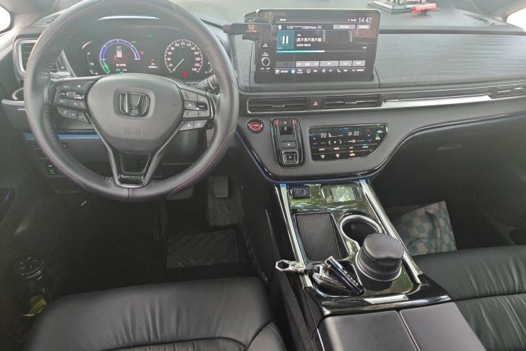 Used Honda Elysion 2024 2.0L eHEV Luxury Edition Center Console