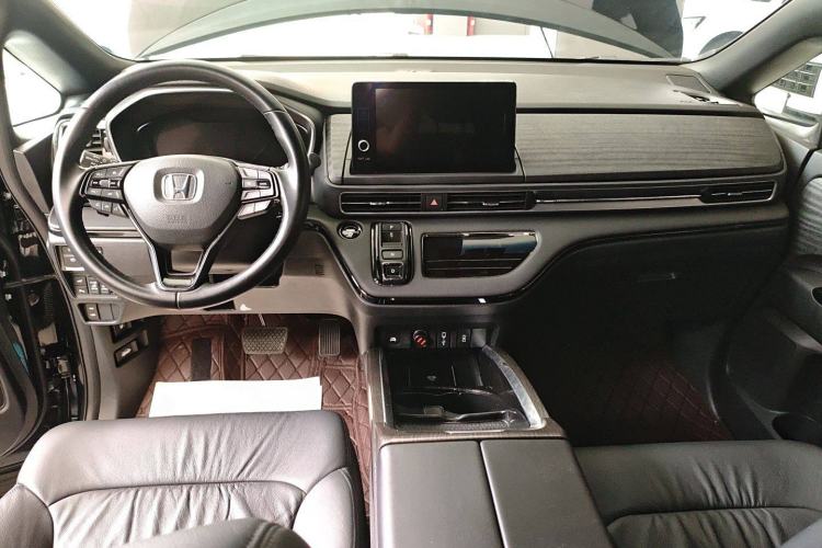 Used Honda Elysion 2024 2.0L eHEV Luxury Edition Center Console