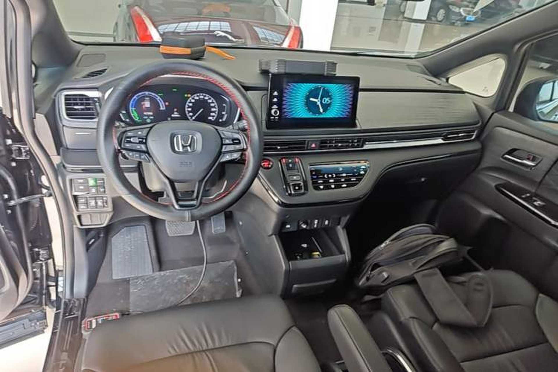 Used Honda Elysion 2024 2.0L eHEV Luxury Edition Center Console