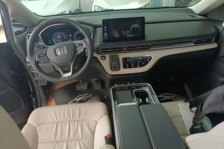 Used Honda Elysion 2024 2.0L eHEV Luxury Edition Center Console