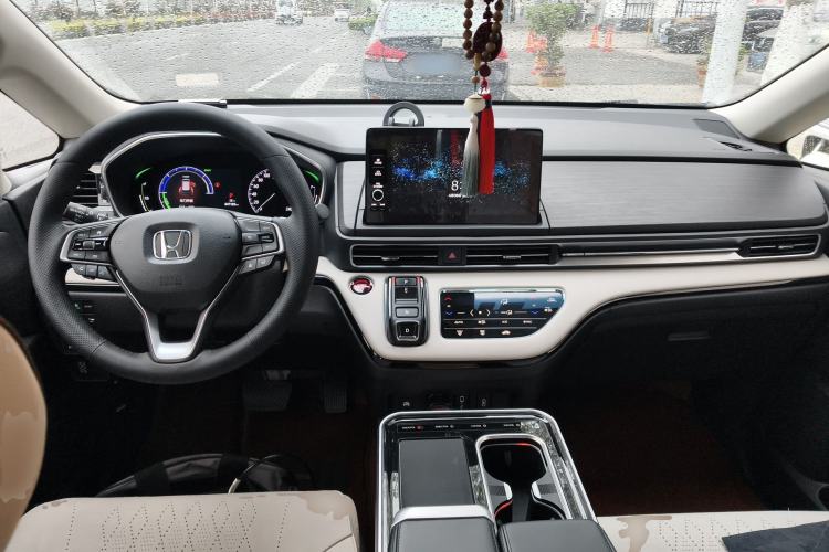 Used Honda Elysion 2024 2.0L eHEV Luxury Edition Center Console