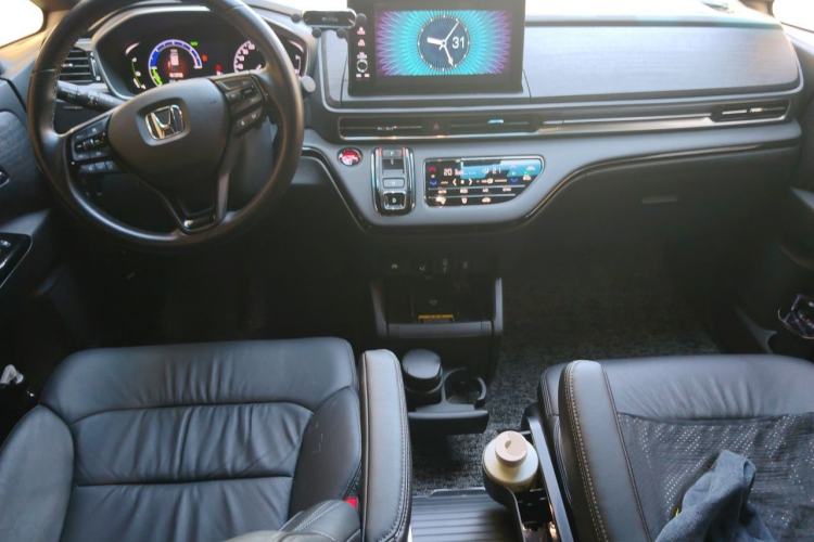 Used Honda Elysion 2024 2.0L eHEV Luxury Edition Center Console