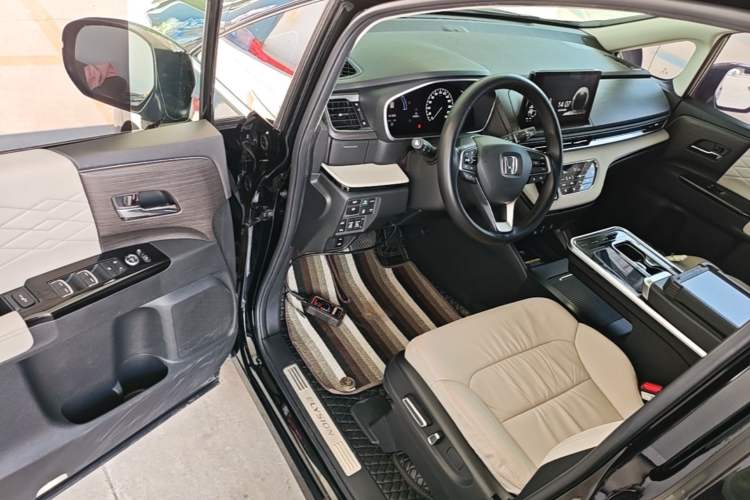 Used Honda Elysion 2024 2.0L eHEV Luxury Edition Driver Seat