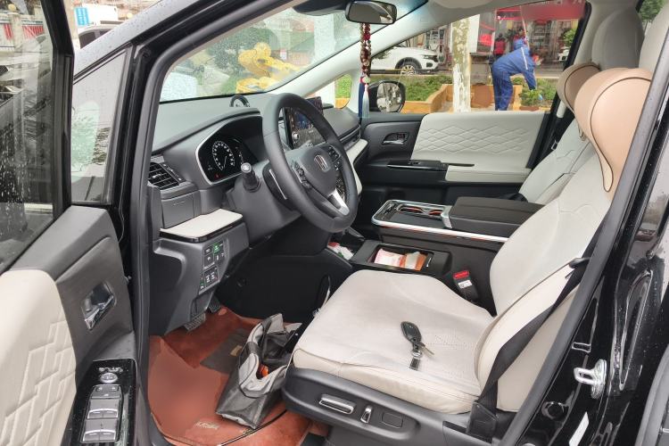 Used Honda Elysion 2024 2.0L eHEV Luxury Edition Driver Seat