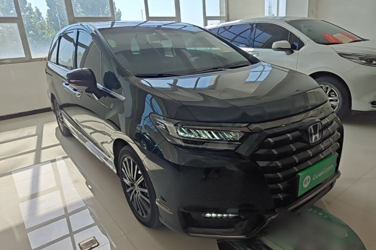 Used Honda Elysion 2024 2.0L eHEV Luxury Edition Front Right 45 Deg
