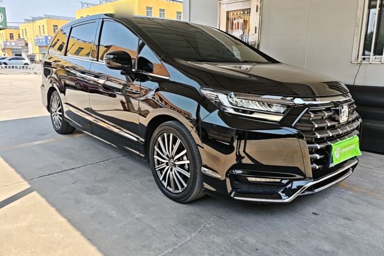 Used Honda Elysion 2024 2.0L eHEV Luxury Edition Front Right 45 Deg