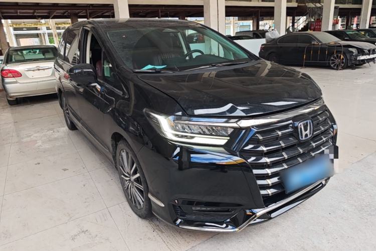 Used Honda Elysion 2024 2.0L eHEV Ultimate Edition Front Right 45 Deg