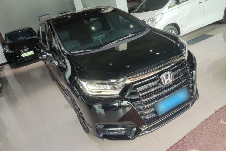 Used Honda Elysion 2024 2.0L eHEV Luxury Edition Front Right 45 Deg