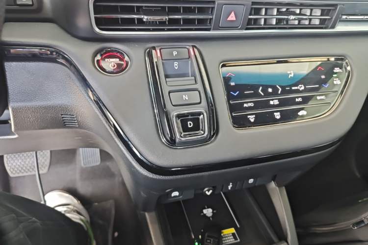 Used Honda Elysion 2024 2.0L eHEV Luxury Edition Gear Lever