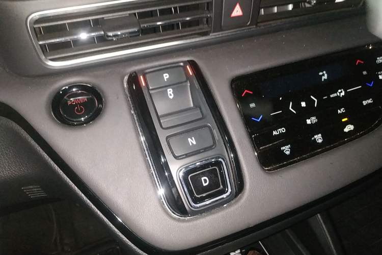 Used Honda Elysion 2024 2.0L eHEV Luxury Edition Gear Lever