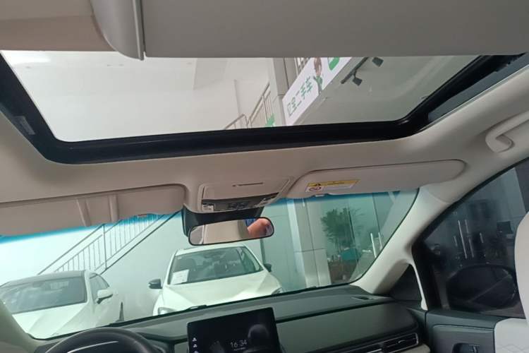 Used Honda Elysion 2024 2.0L eHEV Luxury Edition Headliner