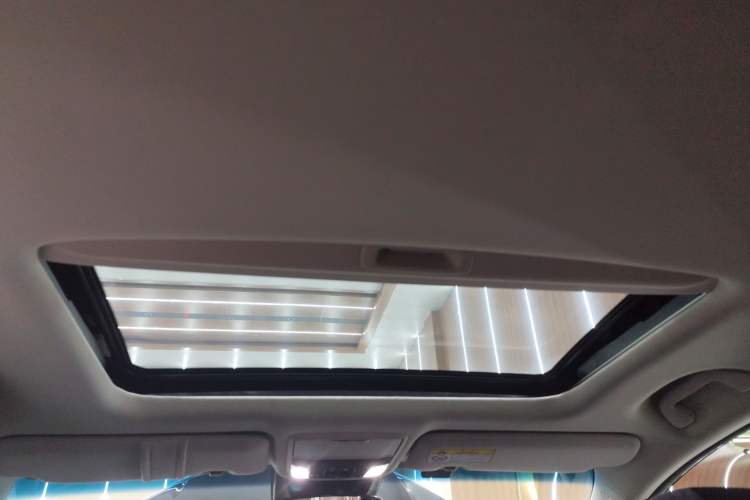 Used Honda Elysion 2024 2.0L eHEV Comfort Edition Headliner