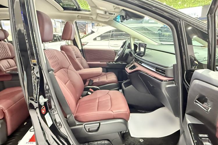 Used Honda Elysion 2024 2.0L eHEV Ultimate Edition Interior 1