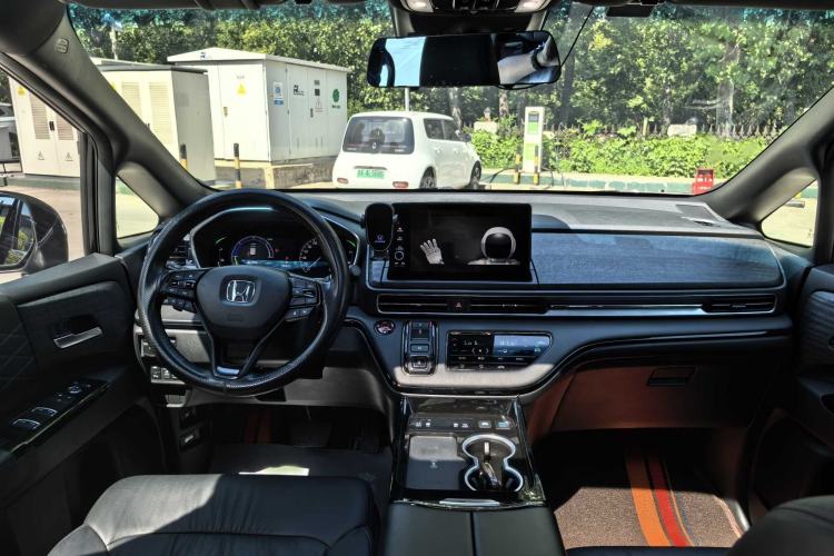 Used Honda Elysion 2024 2.0L eHEV Luxury Edition Interior 1