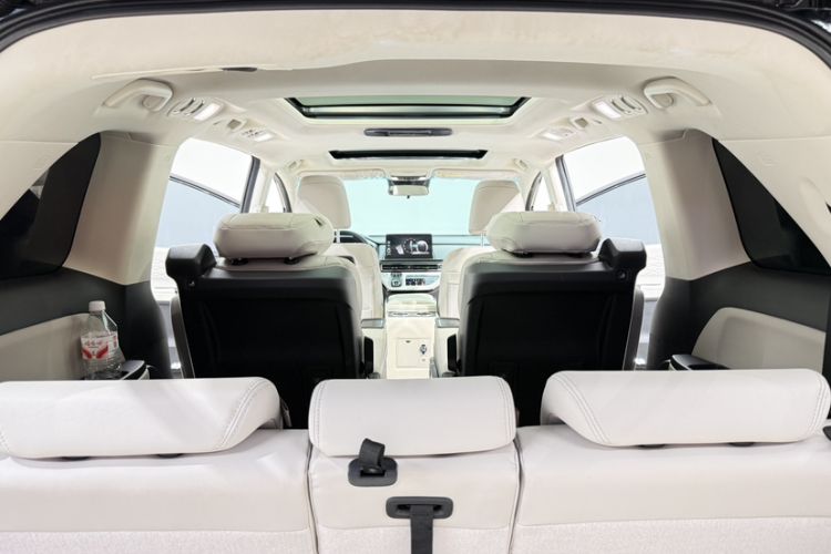 Used Honda Elysion 2024 2.0L eHEV Luxury Edition Interior 11