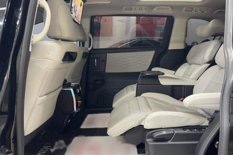 Used Honda Elysion 2024 2.0L eHEV Luxury Edition Interior 2