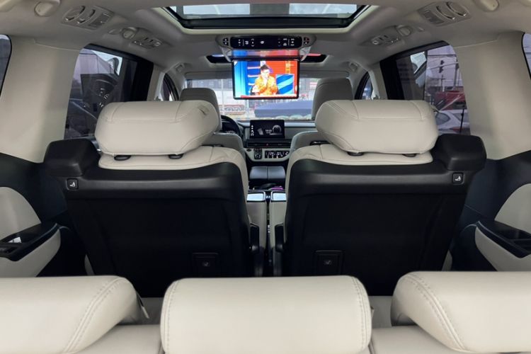 Used Honda Elysion 2024 2.0L eHEV Luxury Edition Interior 3