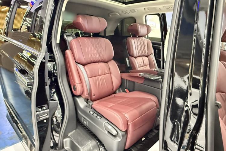 Used Honda Elysion 2024 2.0L eHEV Ultimate Edition Interior 3
