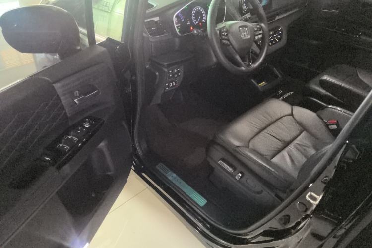 Used Honda Elysion 2024 2.0L eHEV Luxury Edition Interior 3