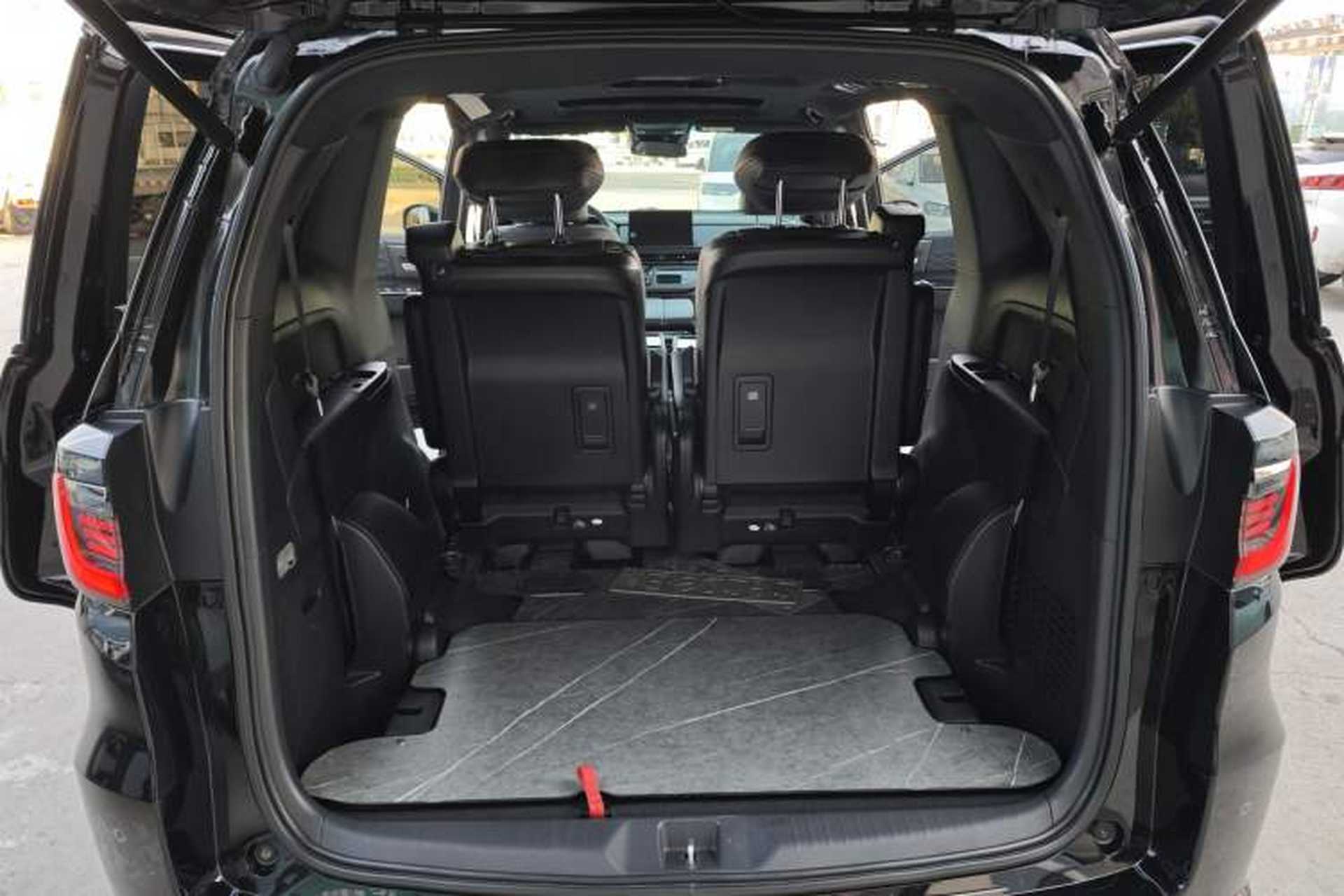 Used Honda Elysion 2024 2.0L eHEV Luxury Edition Interior 3