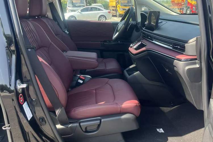 Used Honda Elysion 2024 2.0L eHEV Ultimate Edition Interior 4