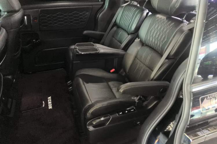 Used Honda Elysion 2024 2.0L eHEV Luxury Edition Interior 4