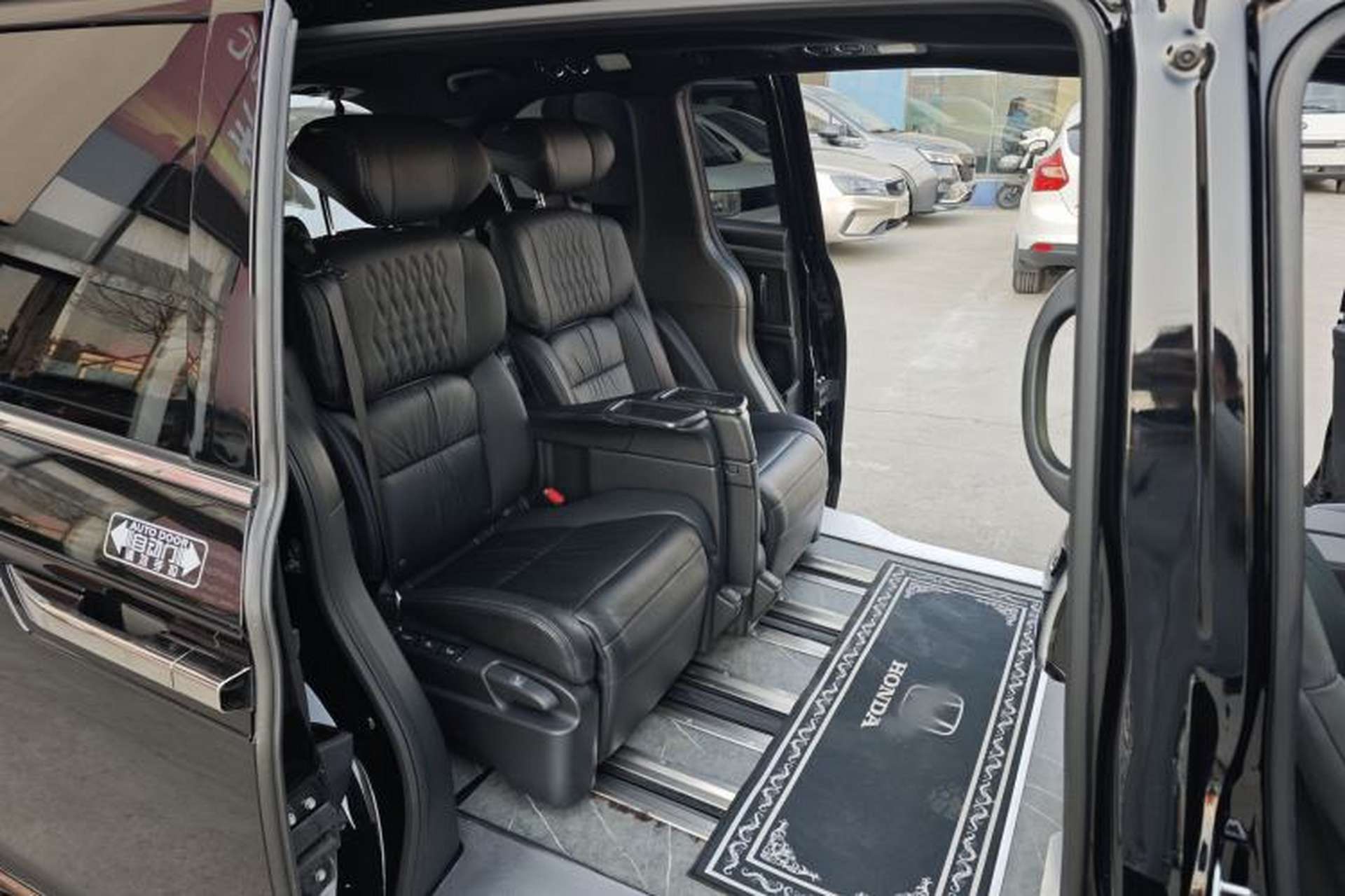 Used Honda Elysion 2024 2.0L eHEV Luxury Edition Interior 4
