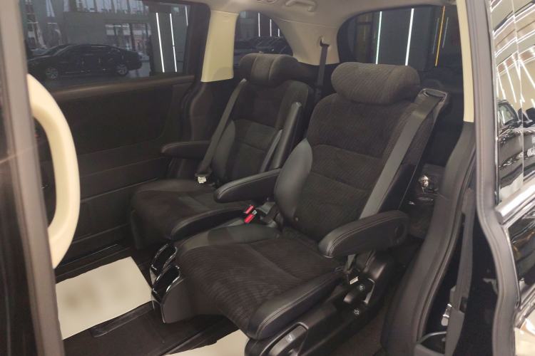 Used Honda Elysion 2024 2.0L eHEV Comfort Edition Interior 4