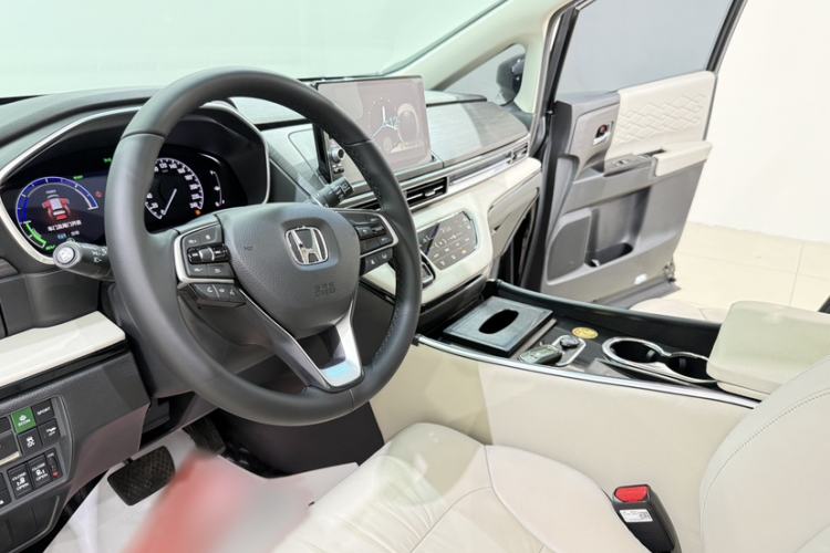 Used Honda Elysion 2024 2.0L eHEV Luxury Edition Interior 4