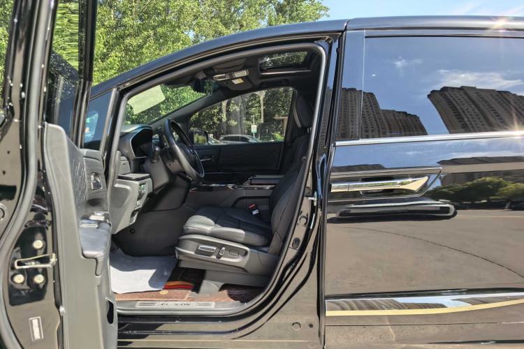 Used Honda Elysion 2024 2.0L eHEV Luxury Edition Interior 5
