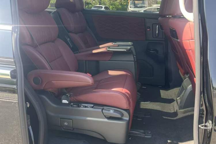 Used Honda Elysion 2024 2.0L eHEV Ultimate Edition Interior 5