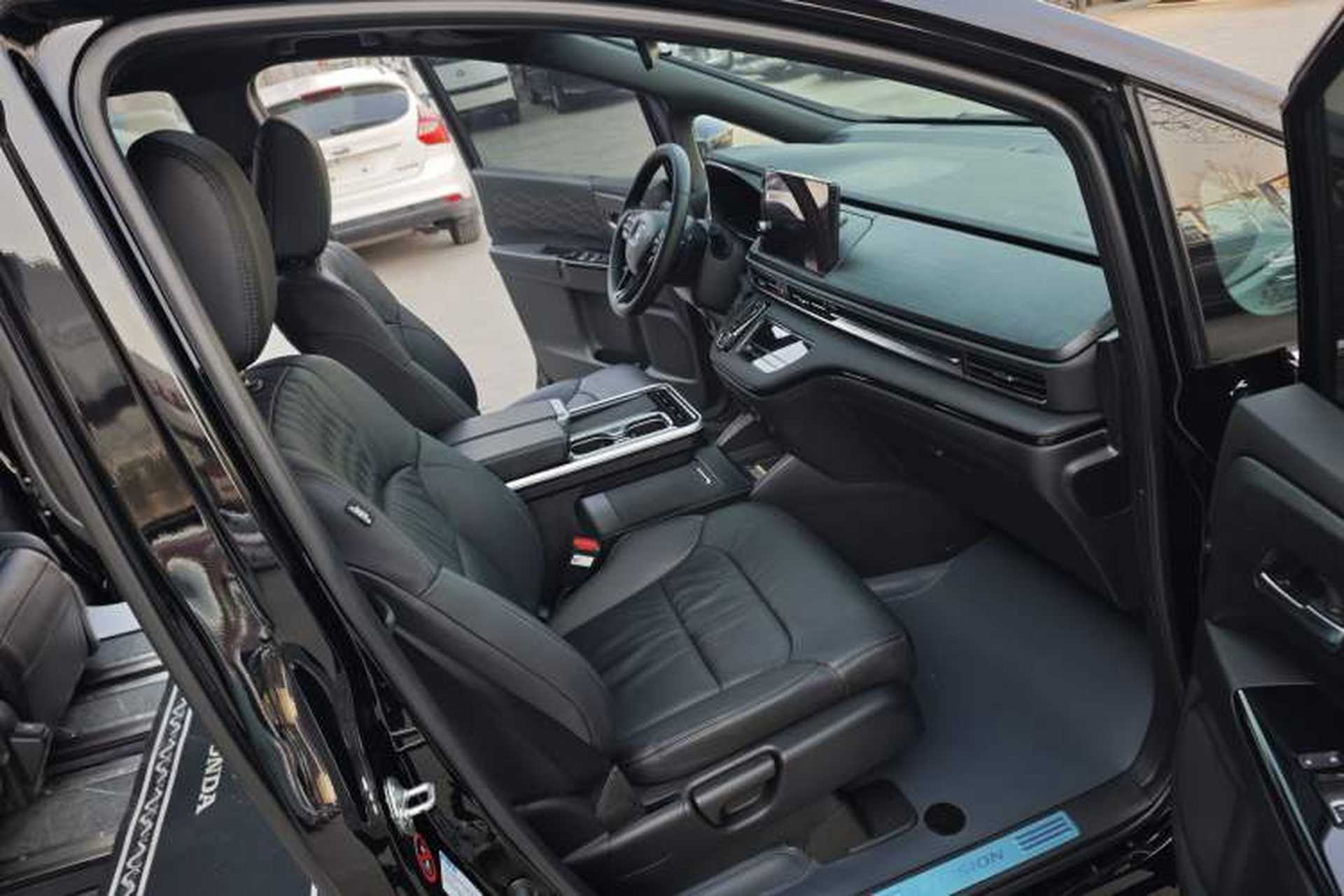 Used Honda Elysion 2024 2.0L eHEV Luxury Edition Interior 5
