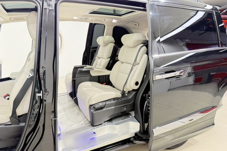 Used Honda Elysion 2024 2.0L eHEV Luxury Edition Interior 5