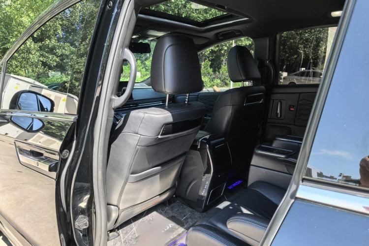 Used Honda Elysion 2024 2.0L eHEV Luxury Edition Interior 8