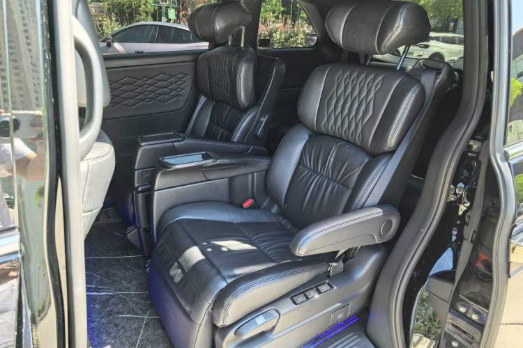 Used Honda Elysion 2024 2.0L eHEV Luxury Edition Interior 9