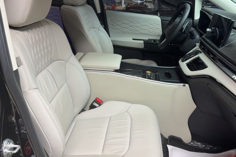 Used Honda Elysion 2024 2.0L eHEV Luxury Edition Left Front Seat
