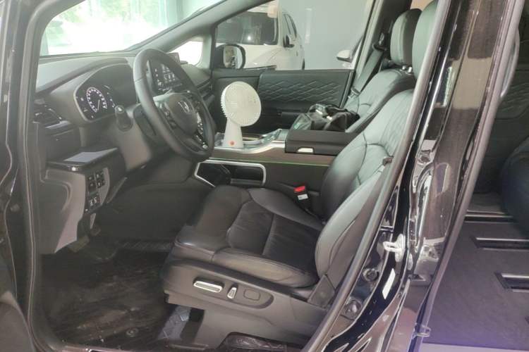Used Honda Elysion 2024 2.0L eHEV Luxury Edition Left Front Seat