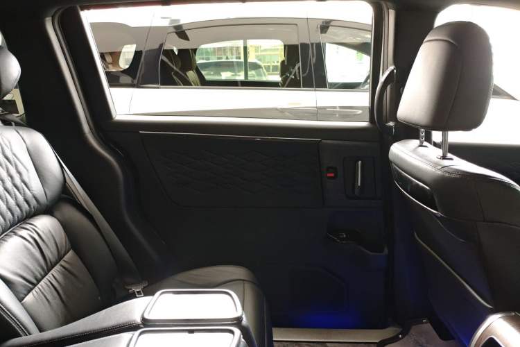 Used Honda Elysion 2024 2.0L eHEV Luxury Edition Left Rear Door Interior