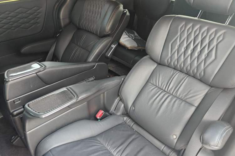 Used Honda Elysion 2024 2.0L eHEV Luxury Edition Left Rear Seat
