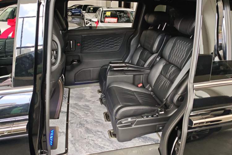 Used Honda Elysion 2024 2.0L eHEV Luxury Edition Left Rear Seat