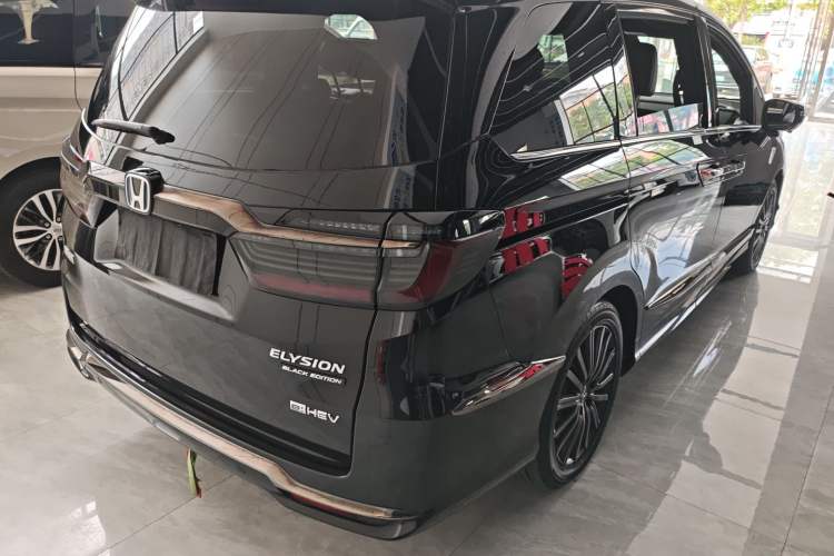 Used Honda Elysion 2024 2.0L eHEV Luxury Edition Rear Right 45 Deg