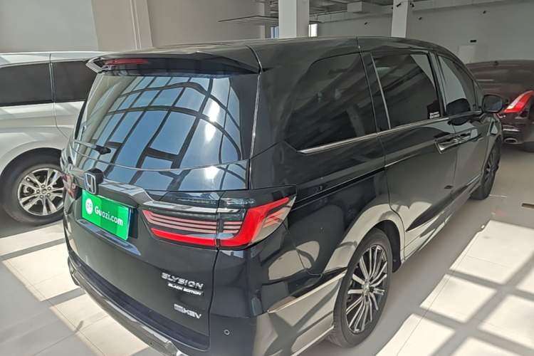 Used Honda Elysion 2024 2.0L eHEV Luxury Edition Rear Right 45 Deg